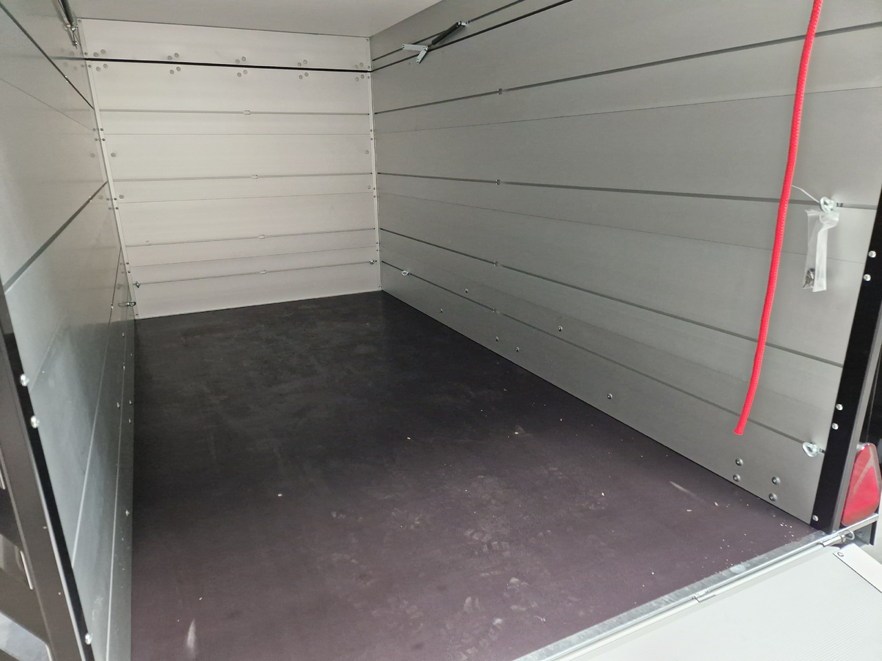 ALUBOXX Deckelanhänger GTB 2500 VT3 Ultra Low Tandem 2500kg - Closed box trailer: picture 4 ALUBOXX Deckelanhänger GTB 2500 VT3 Ultra Low Tandem 2500kg - Closed box trailer: picture 4
