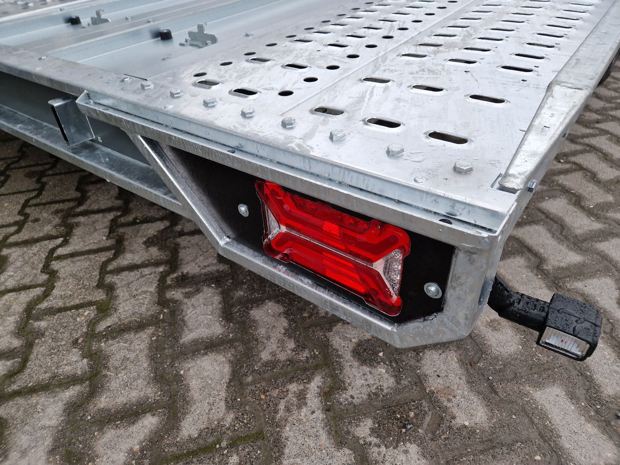 BJT T Transporter 231 550x224cm grau Tridem Alufelgen Auffahrrampen 180cm (XXL) 3500kg Aktion - Plant trailer: picture 3 BJT T Transporter 231 550x224cm grau Tridem Alufelgen Auffahrrampen 180cm (XXL) 3500kg Aktion - Plant trailer: picture 3