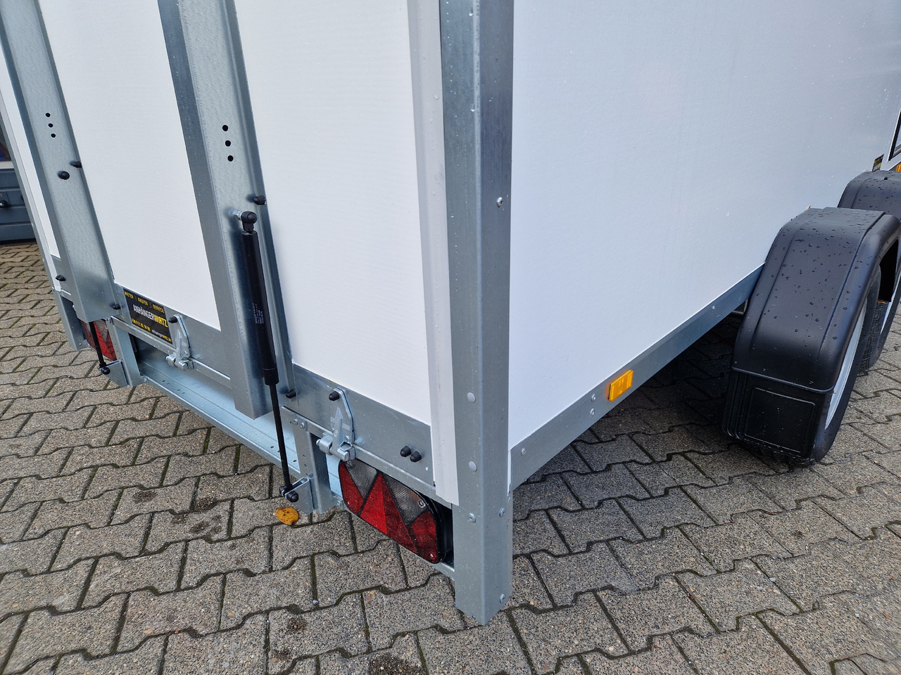 Brenderup Cargo Dynamic CD350 TB R 350x155x185cm Heckrampe Wabenwände (L) 2500kg - Closed box trailer: picture 2 Brenderup Cargo Dynamic CD350 TB R 350x155x185cm Heckrampe Wabenwände (L) 2500kg - Closed box trailer: picture 2