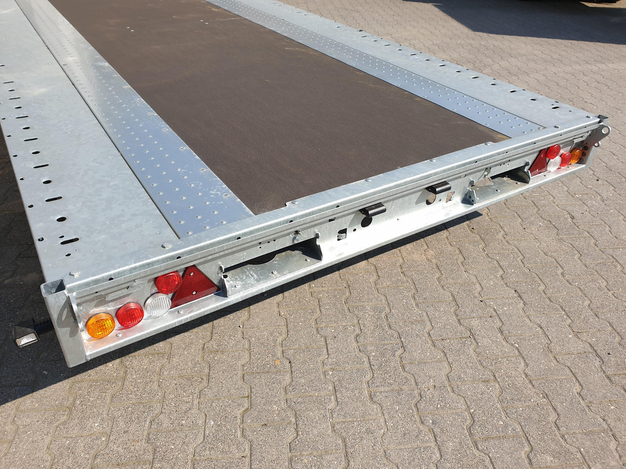 Dropside/ Flatbed trailer Brian James Trailer CarGO Connect 550x225cm Plateau Tandem 12" 3500kg Abverkauf 22: picture 7 Dropside/ Flatbed trailer Brian James Trailer CarGO Connect 550x225cm Plateau Tandem 12" 3500kg Abverkauf 22: picture 7