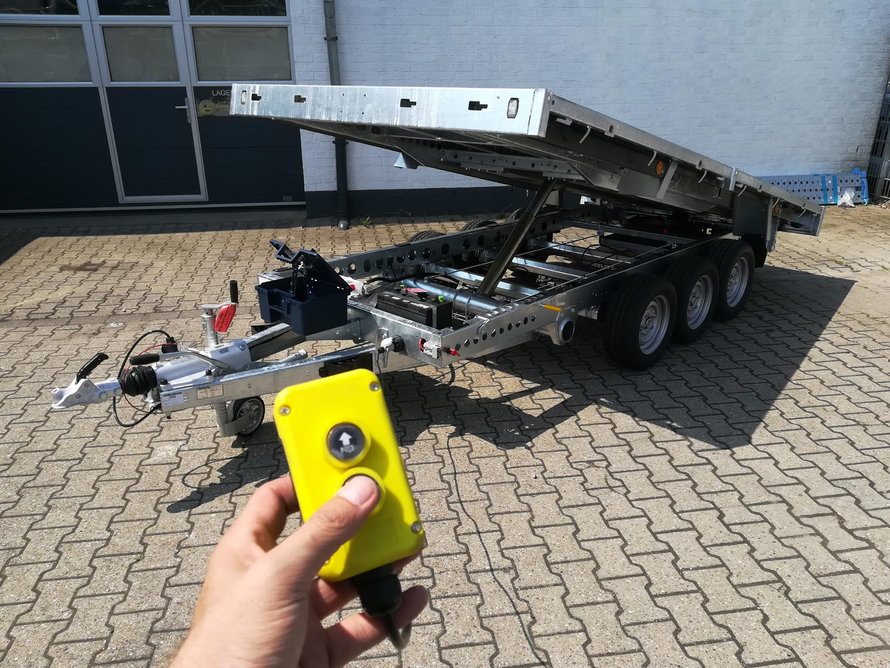 Brian James Trailer CarGO Tipper 2 elektrisch 360x195x30cm Stahlbordwände Pendel 12" Tridem 3,5t on - Tipper trailer: picture 3 Brian James Trailer CarGO Tipper 2 elektrisch 360x195x30cm Stahlbordwände Pendel 12" Tridem 3,5t on - Tipper trailer: picture 3