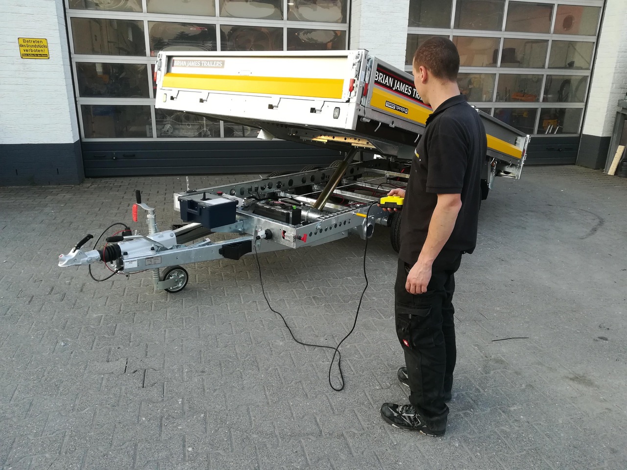 Brian James Trailer CarGO Tipper 2 elektrisch 360x195x30cm Stahlbordwände Pendel 12" Tridem 3,5t on - Tipper trailer: picture 5 Brian James Trailer CarGO Tipper 2 elektrisch 360x195x30cm Stahlbordwände Pendel 12" Tridem 3,5t on - Tipper trailer: picture 5