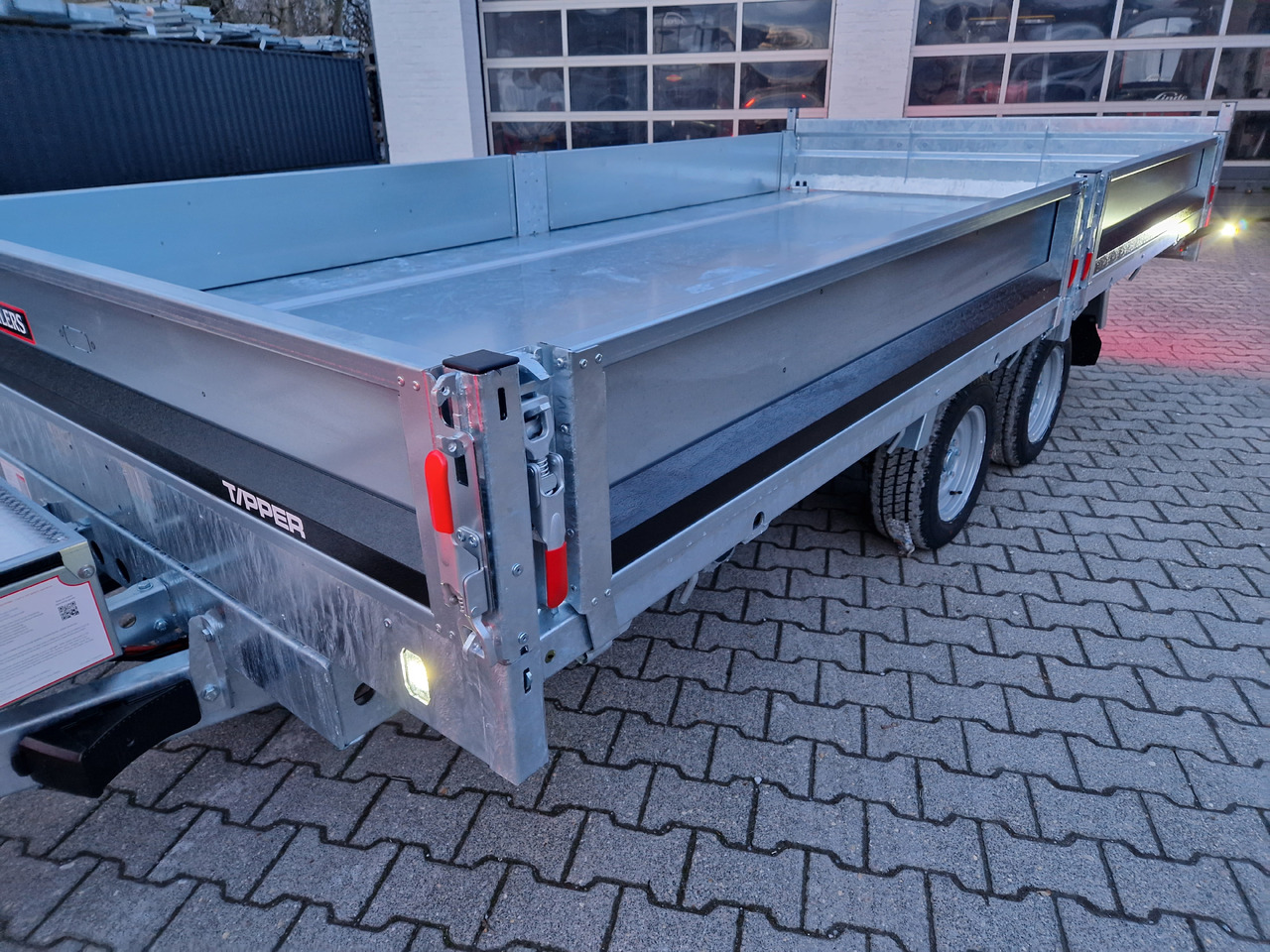 Brian James Trailer CarGO Tipper 400x200x30cm elektro Pendelklappe blackline LED 3500kg Tandem - Tipper trailer: picture 5 Brian James Trailer CarGO Tipper 400x200x30cm elektro Pendelklappe blackline LED 3500kg Tandem - Tipper trailer: picture 5