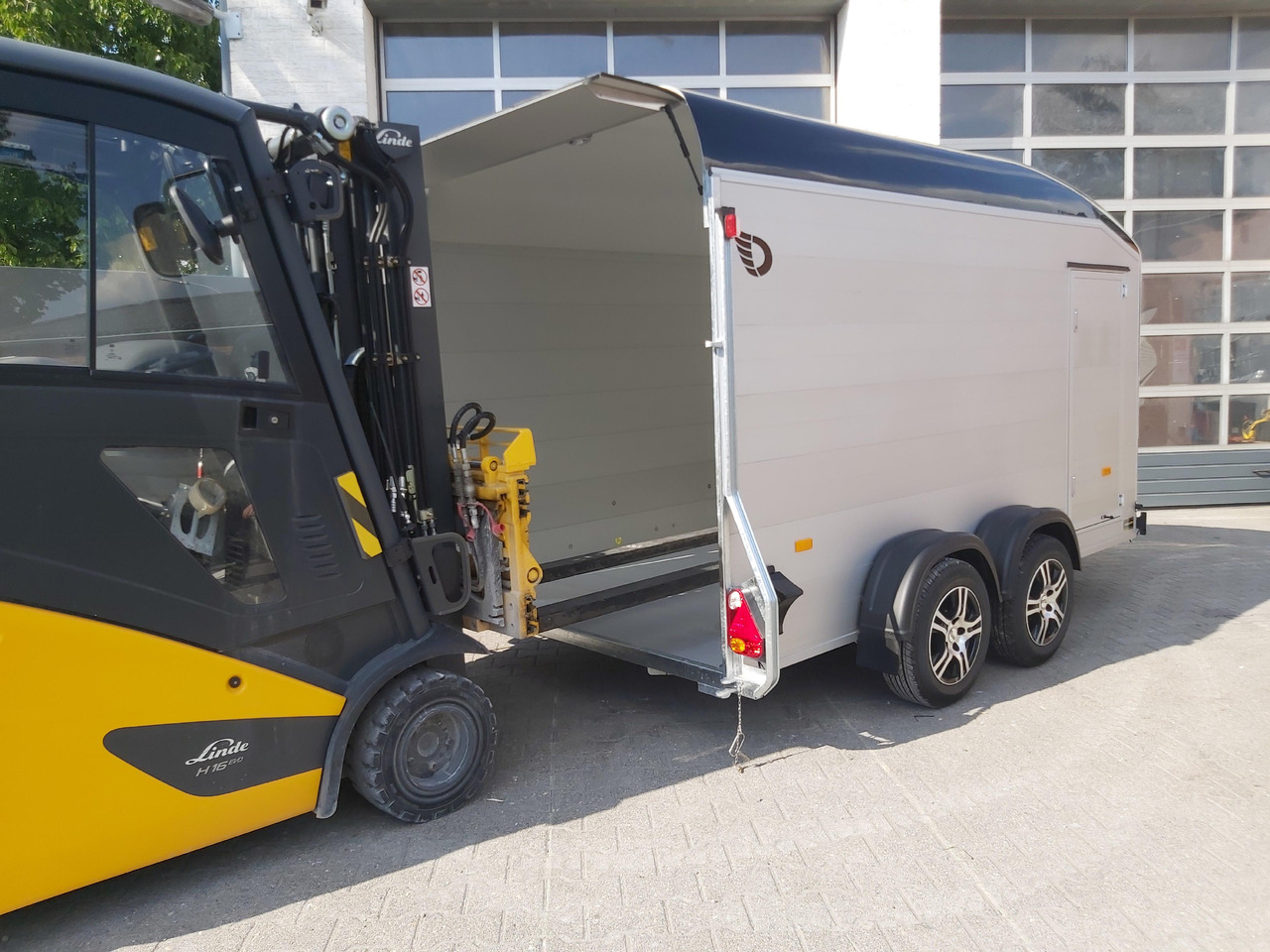 Cargo Roadster 700 375x180x200cm Alu black Alufelgen 2600kg Pullman 100km Herbst Aktion Modell - Car trailer: picture 4 Cargo Roadster 700 375x180x200cm Alu black Alufelgen 2600kg Pullman 100km Herbst Aktion Modell - Car trailer: picture 4