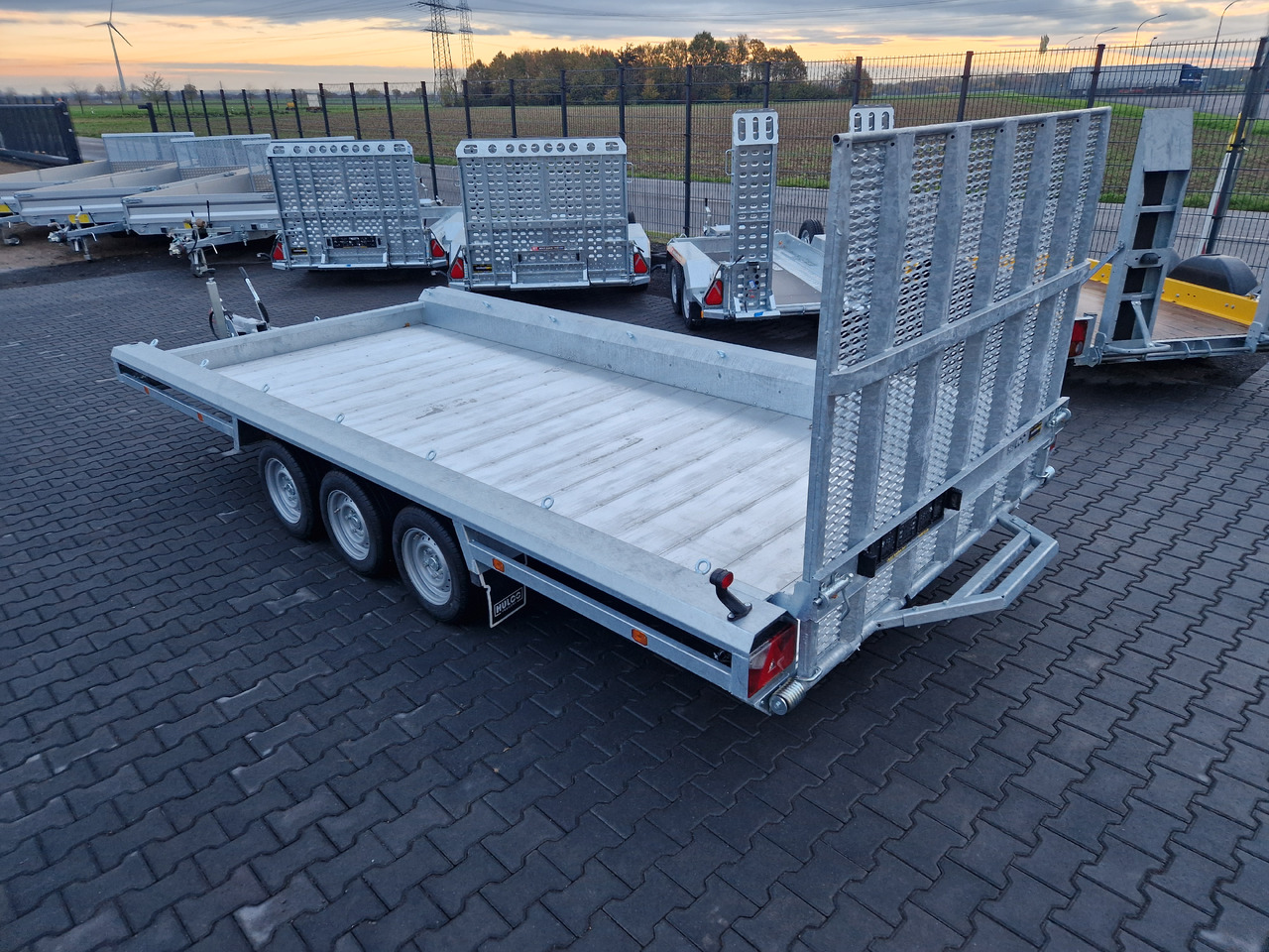 Plant trailer HULCO TERRAX Aluboden 469x195x27cm Heckrampe 150cm Tridem 3500kg (XXL): picture 14 Plant trailer HULCO TERRAX Aluboden 469x195x27cm Heckrampe 150cm Tridem 3500kg (XXL): picture 14