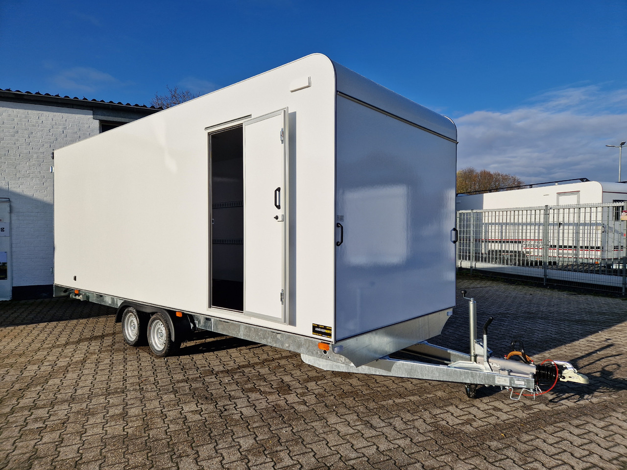 Hochlader Koffer TFSP 600T.00 600x220x220cm aero Zurrsys. Seitentür IL 13" (XXXL+) 3500kg - Closed box trailer: picture 1 Hochlader Koffer TFSP 600T.00 600x220x220cm aero Zurrsys. Seitentür IL 13" (XXXL+) 3500kg - Closed box trailer: picture 1