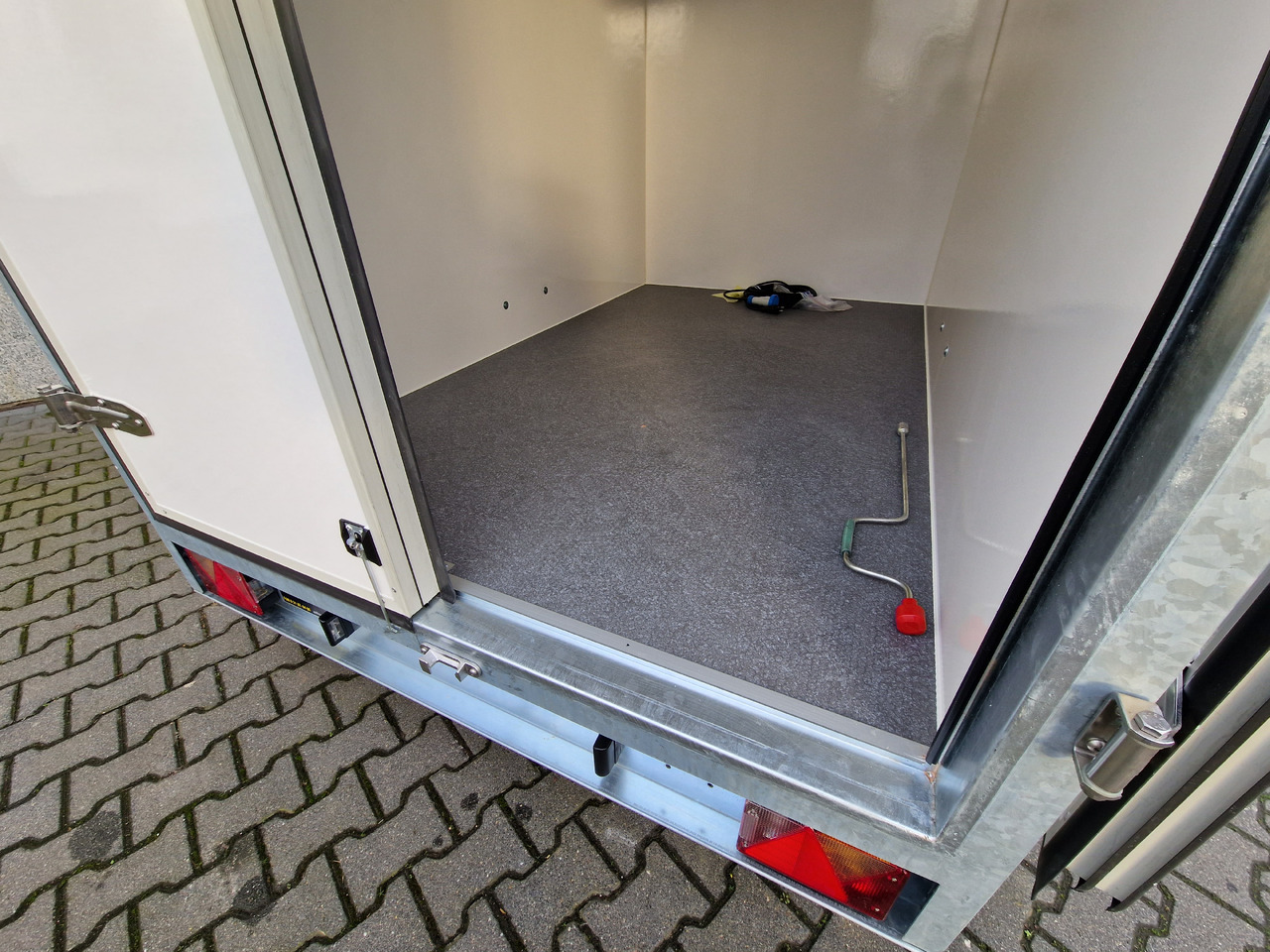 Refrigerator trailer Kargo CoolBoxx FK1326H 251x150x178cm Lebensmittel 230V Govi Kühlung Stützen 1300kg 100km/H: picture 8
