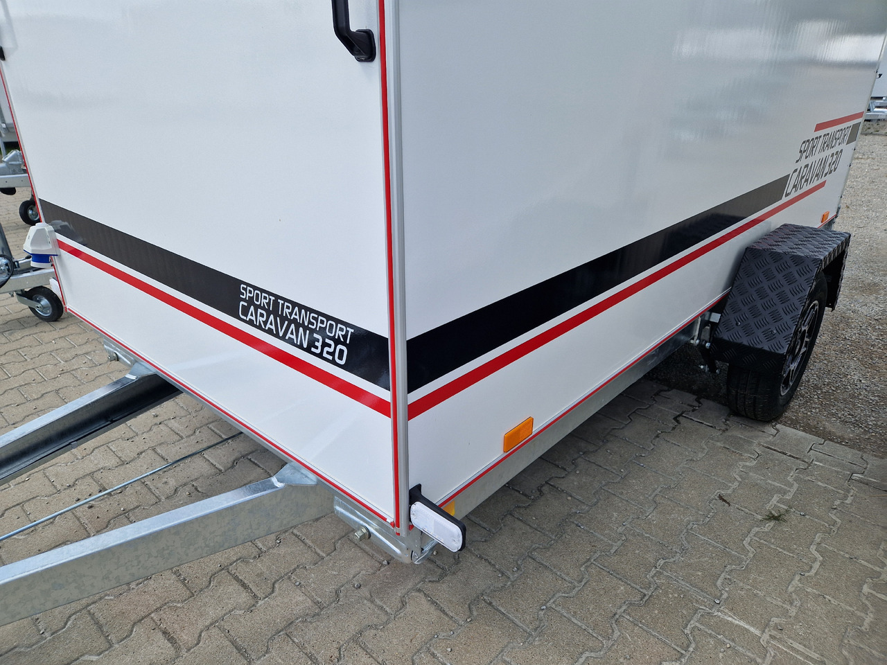 Koffer Camp TFS ST 320.01 320x150x180cm Premium Rampe Seitentür Fenster Bett 1300kg 100km/H - Caravan: picture 3 Koffer Camp TFS ST 320.01 320x150x180cm Premium Rampe Seitentür Fenster Bett 1300kg 100km/H - Caravan: picture 3