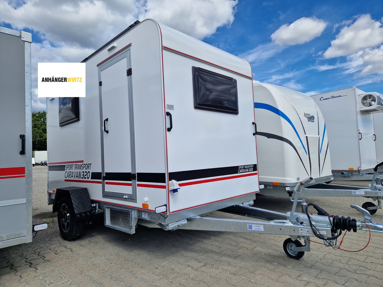 Koffer Camp TFS ST 320.01 320x150x180cm Premium Rampe Seitentür Fenster Bett 1300kg 100km/H - Caravan: picture 1 Koffer Camp TFS ST 320.01 320x150x180cm Premium Rampe Seitentür Fenster Bett 1300kg 100km/H - Caravan: picture 1