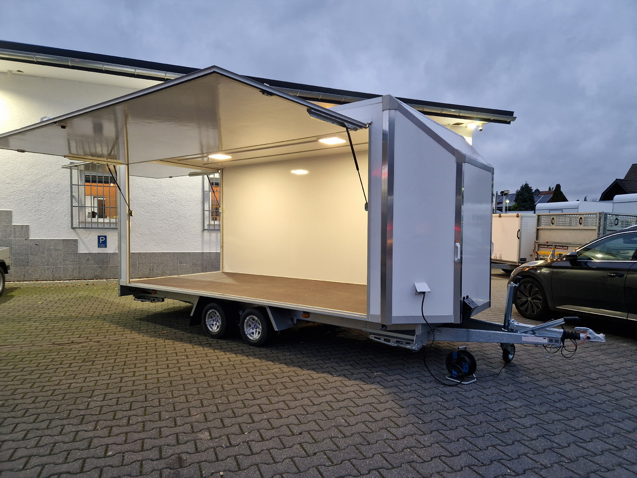 Vending trailer Koffer Hochlader FC 275HTLAERO10AF Messe 500x200x195cm Alufelgen 230V IL (XXL) 2700kg 100km/H: picture 6