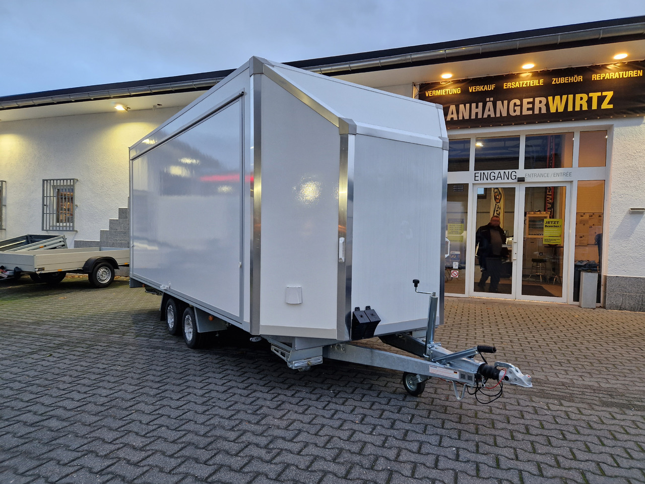 Vending trailer Koffer Hochlader FC 275HTLAERO10AF Messe 500x200x195cm Alufelgen 230V IL (XXL) 2700kg 100km/H: picture 16