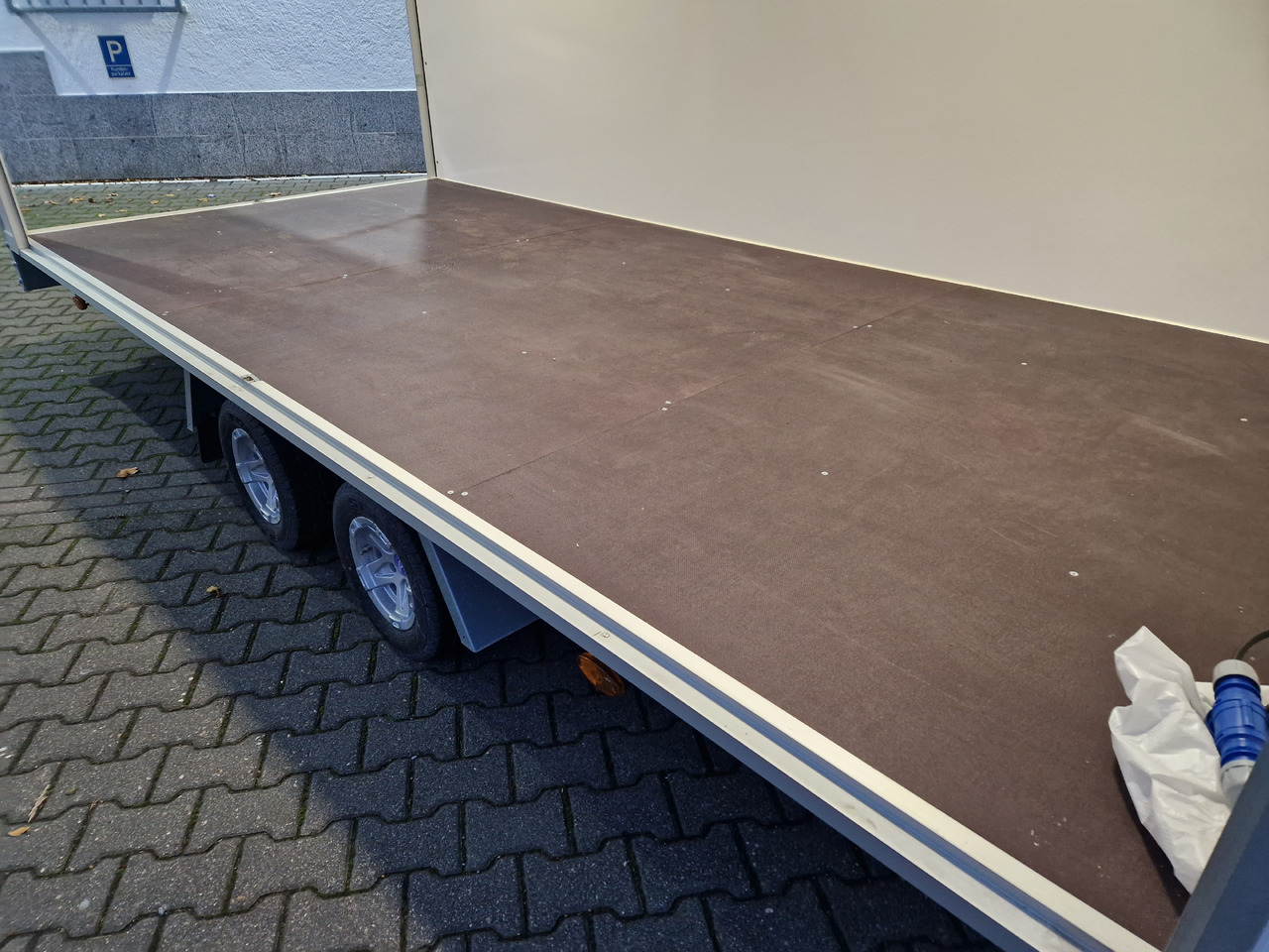 Vending trailer Koffer Hochlader FC 275HTLAERO10AF Messe 500x200x195cm Alufelgen 230V IL (XXL) 2700kg 100km/H: picture 10