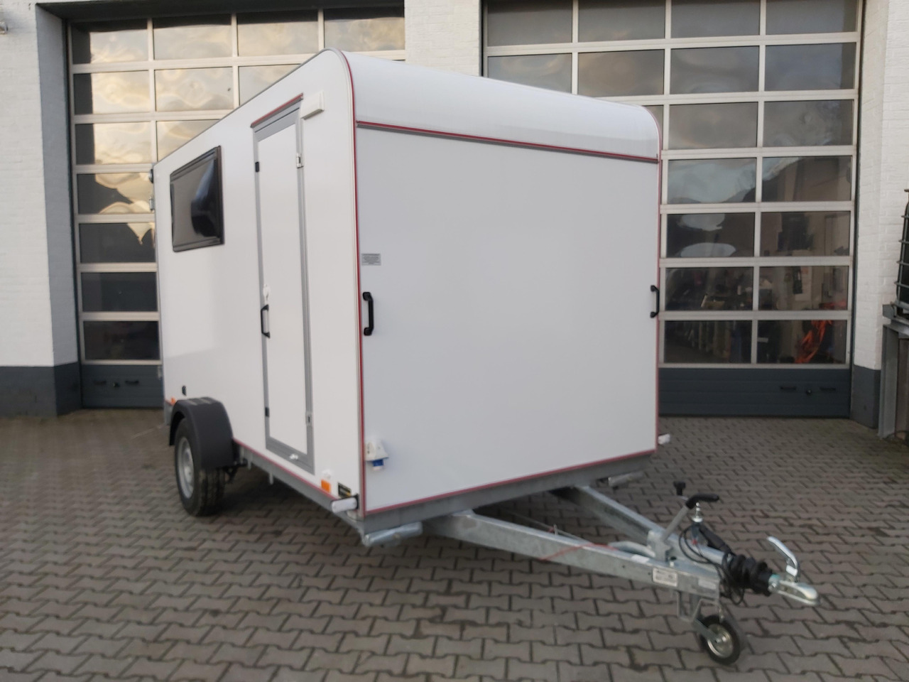 Koffer Sport Camp TFS 360.00 360x180x190cm aero Seitentür 2 Fenster+ DL IL 230V 1300kg 100km/H - Caravan: picture 2 Koffer Sport Camp TFS 360.00 360x180x190cm aero Seitentür 2 Fenster+ DL IL 230V 1300kg 100km/H - Caravan: picture 2