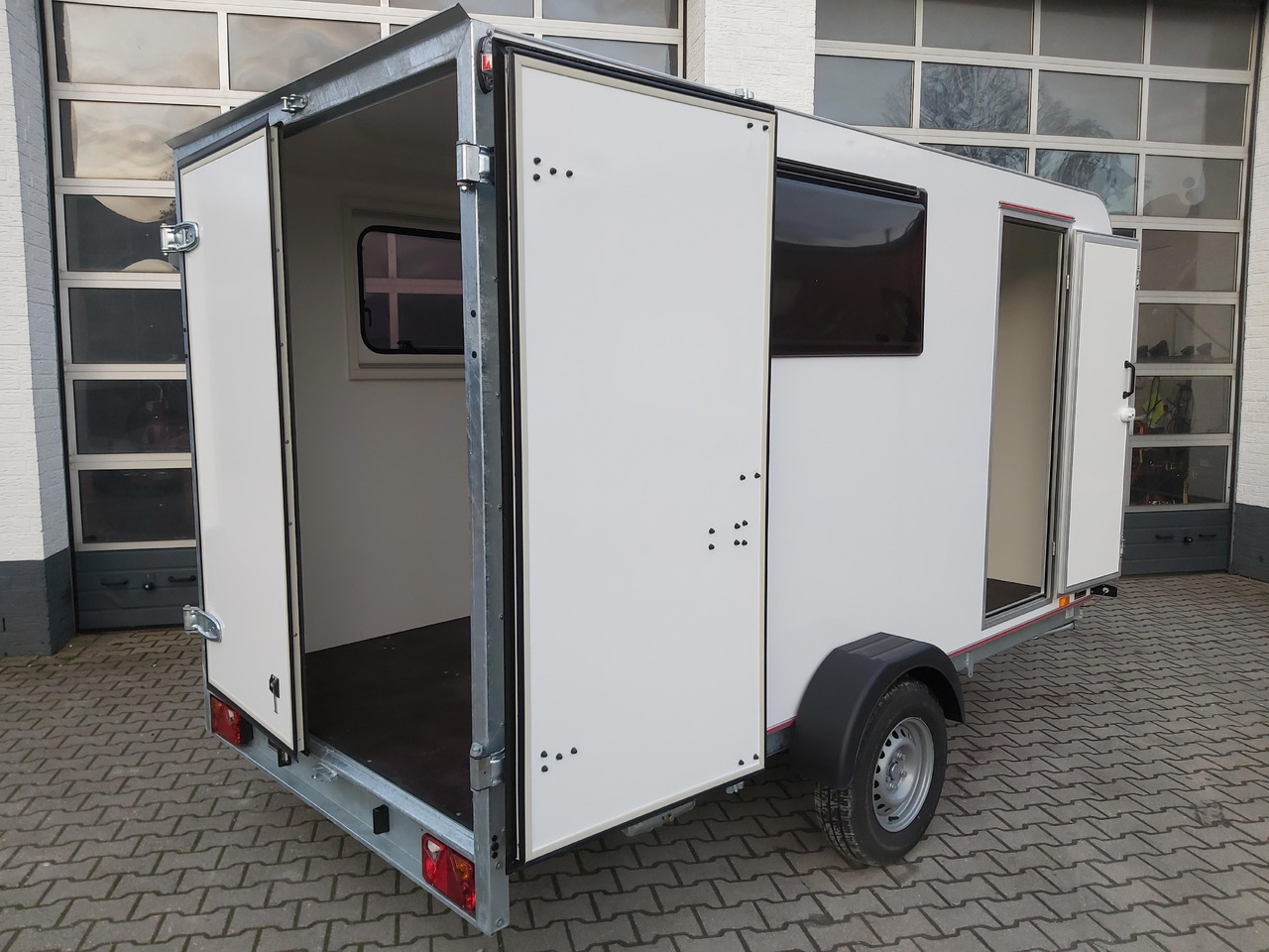 Koffer Sport Camp TFS 360.00 360x180x190cm aero Seitentür 2 Fenster+ DL IL 230V 1300kg 100km/H - Caravan: picture 4 Koffer Sport Camp TFS 360.00 360x180x190cm aero Seitentür 2 Fenster+ DL IL 230V 1300kg 100km/H - Caravan: picture 4