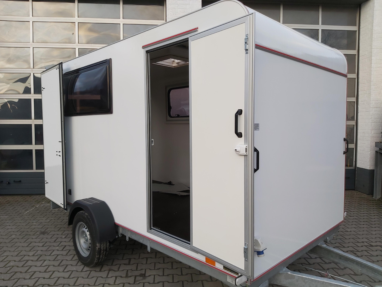 Koffer Sport Camp TFS 360.00 360x180x190cm aero Seitentür 2 Fenster+ DL IL 230V 1300kg 100km/H - Caravan: picture 3 Koffer Sport Camp TFS 360.00 360x180x190cm aero Seitentür 2 Fenster+ DL IL 230V 1300kg 100km/H - Caravan: picture 3