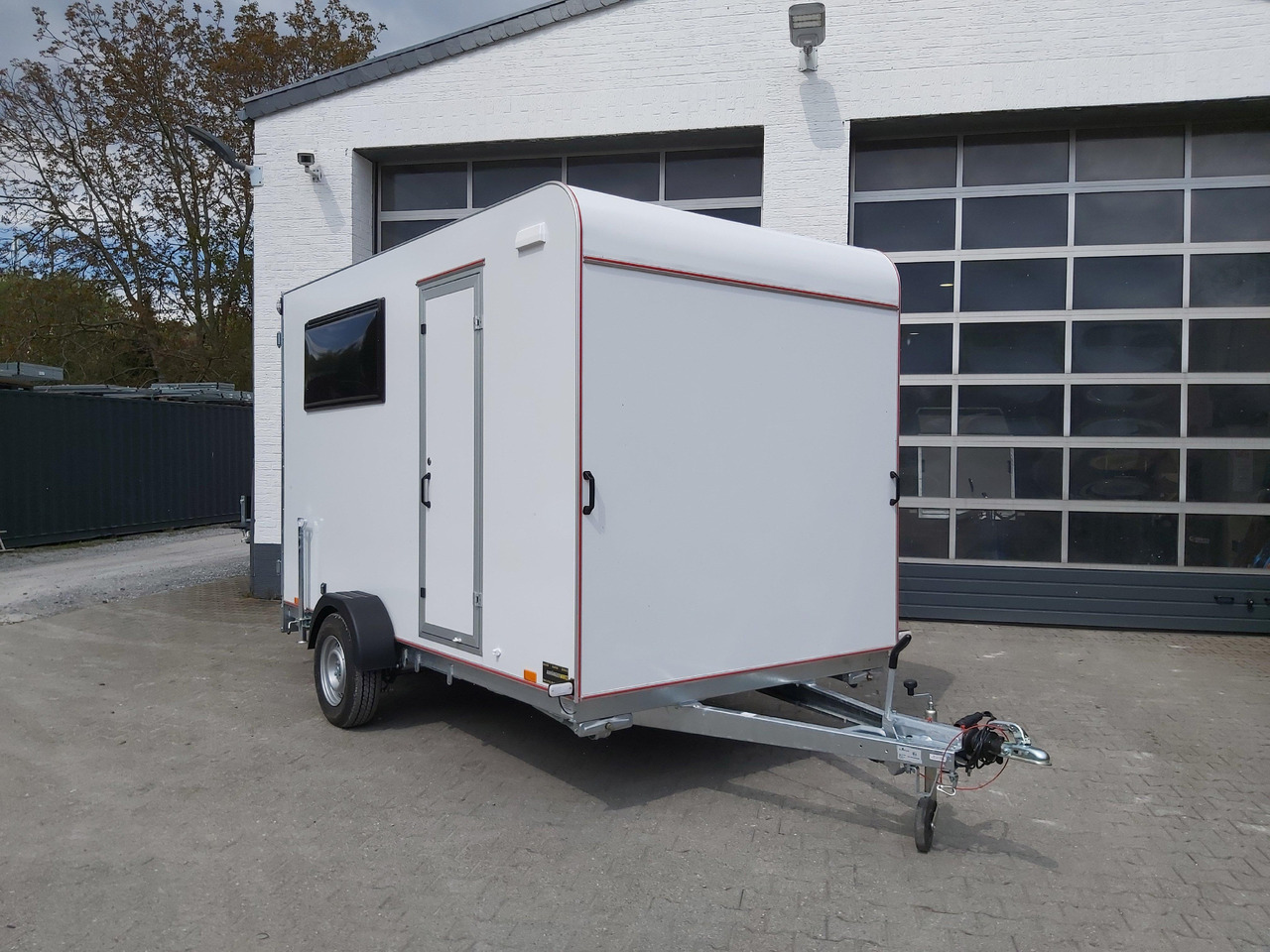 Koffer Sport Camp TFS 360.00 360x200x210cm aero Seitentür Fenster Bett (L) 1300kg 100km/H - Caravan: picture 3 Koffer Sport Camp TFS 360.00 360x200x210cm aero Seitentür Fenster Bett (L) 1300kg 100km/H - Caravan: picture 3