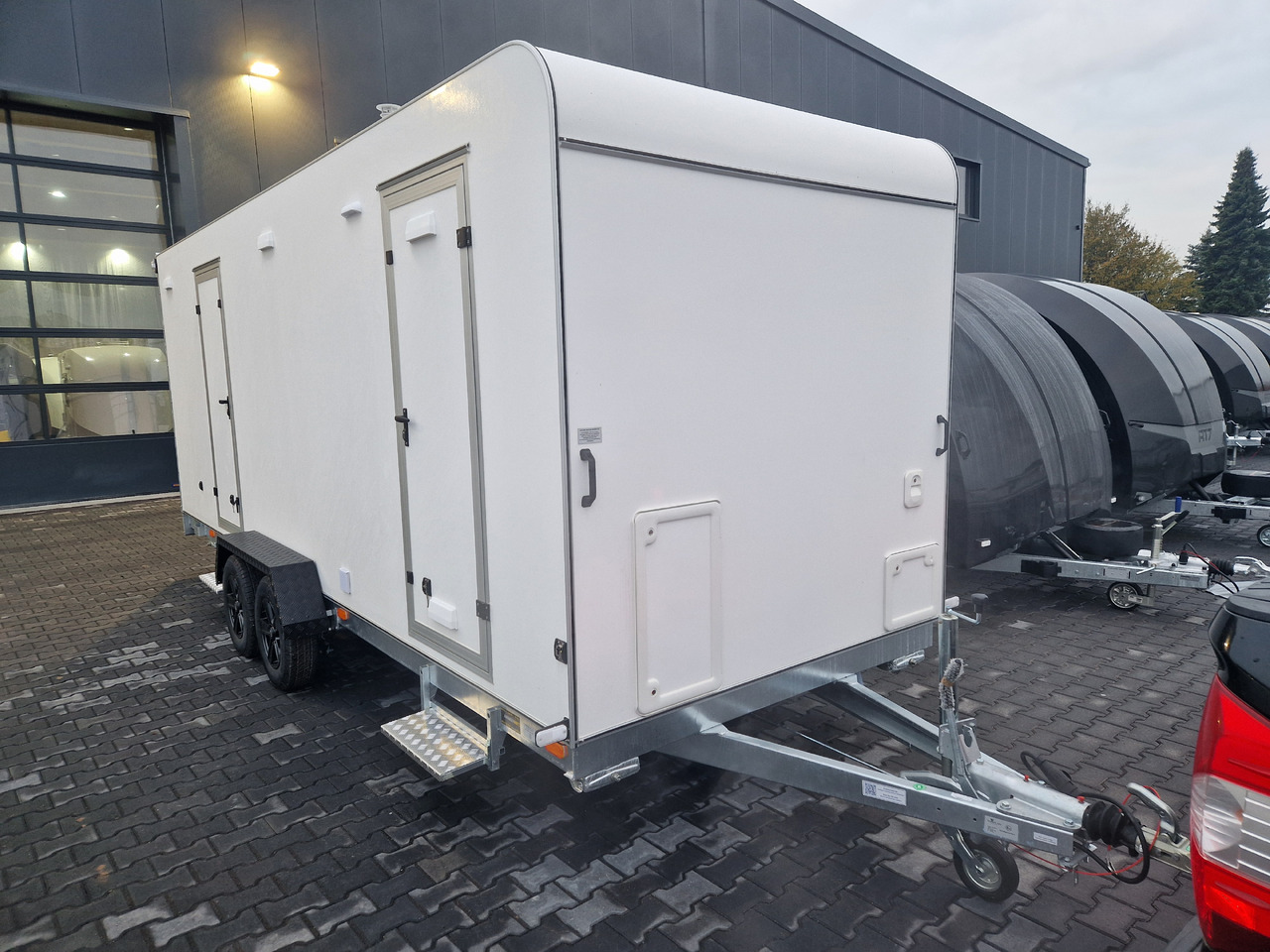 Koffer Sport Camp TFS 600.01 600x200x210cm Laderaum 300cm mit Seitentür Wohnabteil 2700kg 100 km/H - Closed box trailer: picture 3 Koffer Sport Camp TFS 600.01 600x200x210cm Laderaum 300cm mit Seitentür Wohnabteil 2700kg 100 km/H - Closed box trailer: picture 3