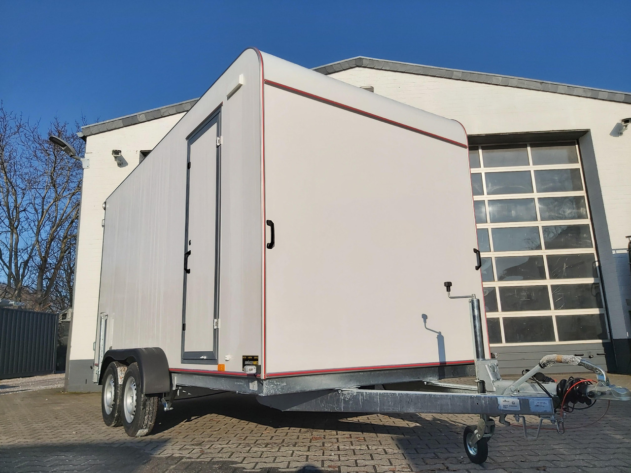 Koffer TFS 420T.00 2700 420x200x210cm aero Seitentür Zurrsystem IL (XL) 100km/H 2700kg Modell 2024 - Closed box trailer: picture 2 Koffer TFS 420T.00 2700 420x200x210cm aero Seitentür Zurrsystem IL (XL) 100km/H 2700kg Modell 2024 - Closed box trailer: picture 2