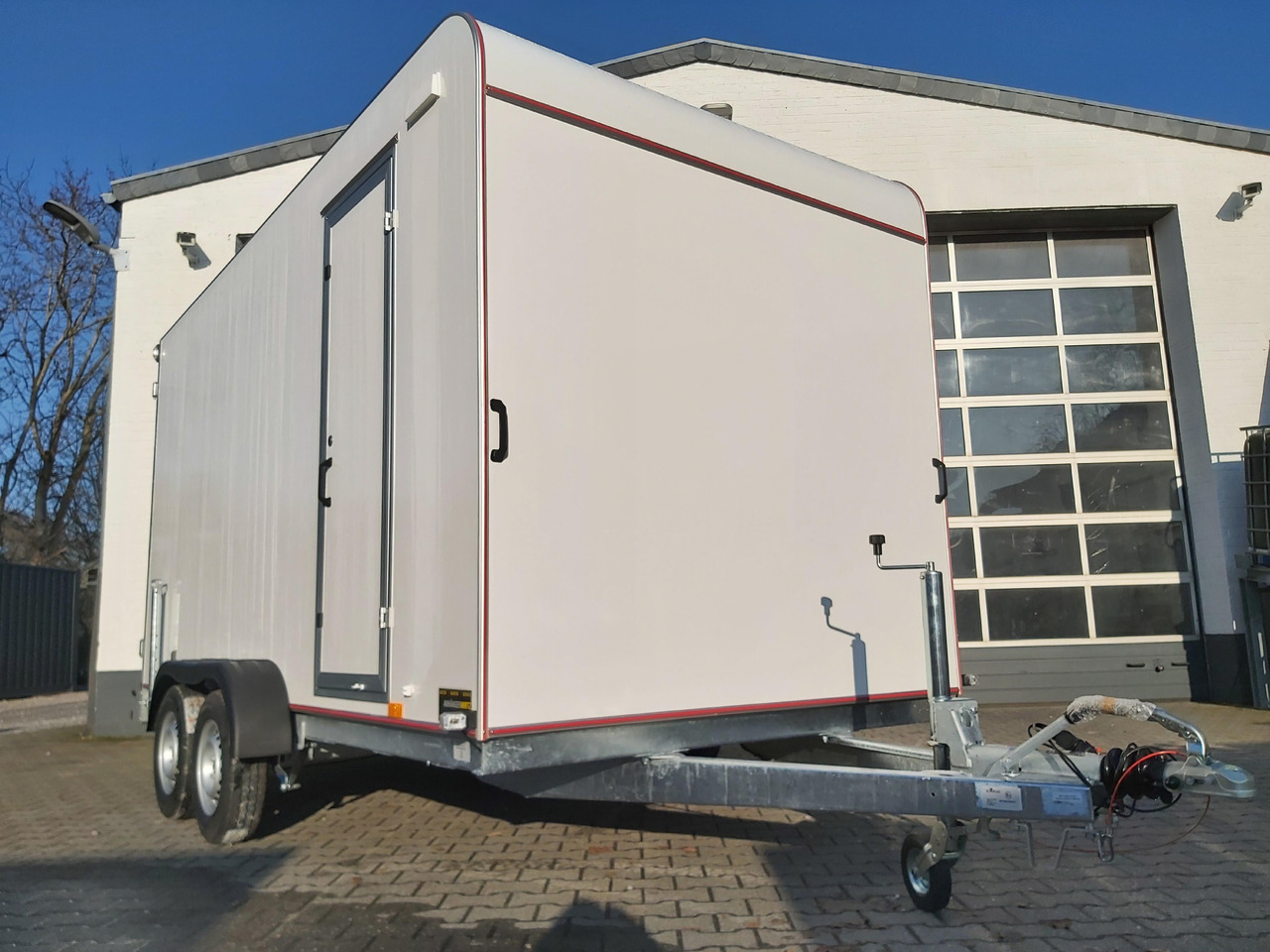 Koffer TFS 420T.00 2700 420x200x210cm aero Seitentür Zurrsystem IL (XL) 100km/H 2700kg Modell 2024 - Closed box trailer: picture 1 Koffer TFS 420T.00 2700 420x200x210cm aero Seitentür Zurrsystem IL (XL) 100km/H 2700kg Modell 2024 - Closed box trailer: picture 1