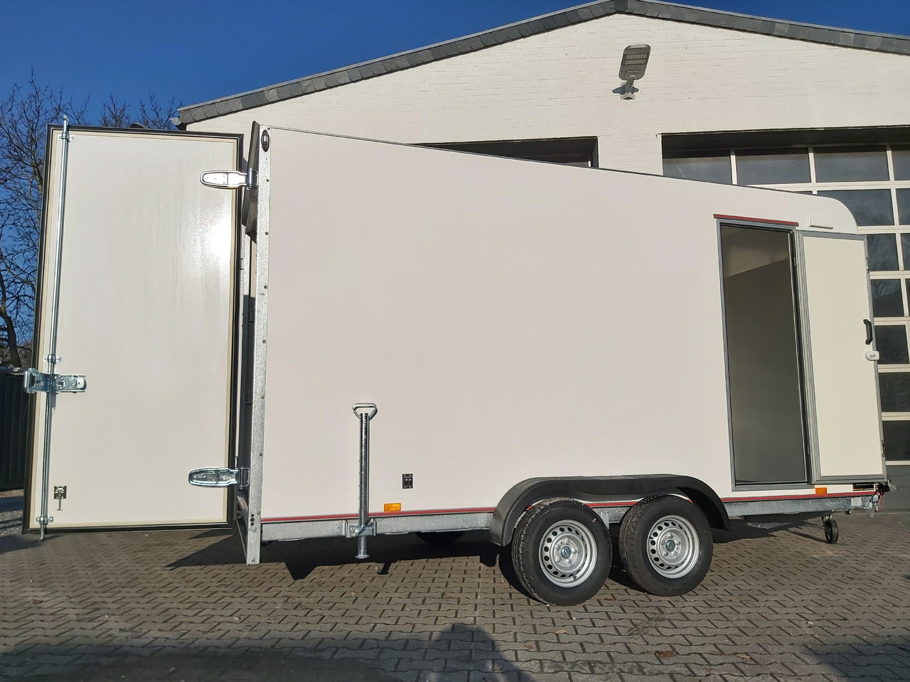 Koffer TFS 420T.00 2700 420x200x210cm aero Seitentür Zurrsystem IL (XL) 100km/H 2700kg Modell 2024 - Closed box trailer: picture 4 Koffer TFS 420T.00 2700 420x200x210cm aero Seitentür Zurrsystem IL (XL) 100km/H 2700kg Modell 2024 - Closed box trailer: picture 4