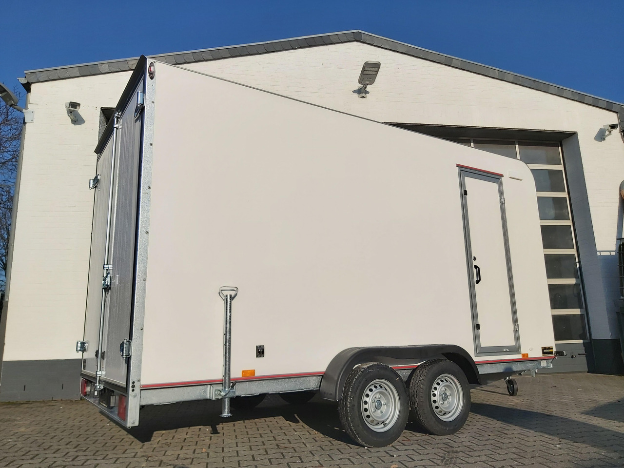 Koffer TFS 420T.00 2700 420x200x210cm aero Seitentür Zurrsystem IL (XL) 100km/H 2700kg Modell 2024 - Closed box trailer: picture 3 Koffer TFS 420T.00 2700 420x200x210cm aero Seitentür Zurrsystem IL (XL) 100km/H 2700kg Modell 2024 - Closed box trailer: picture 3