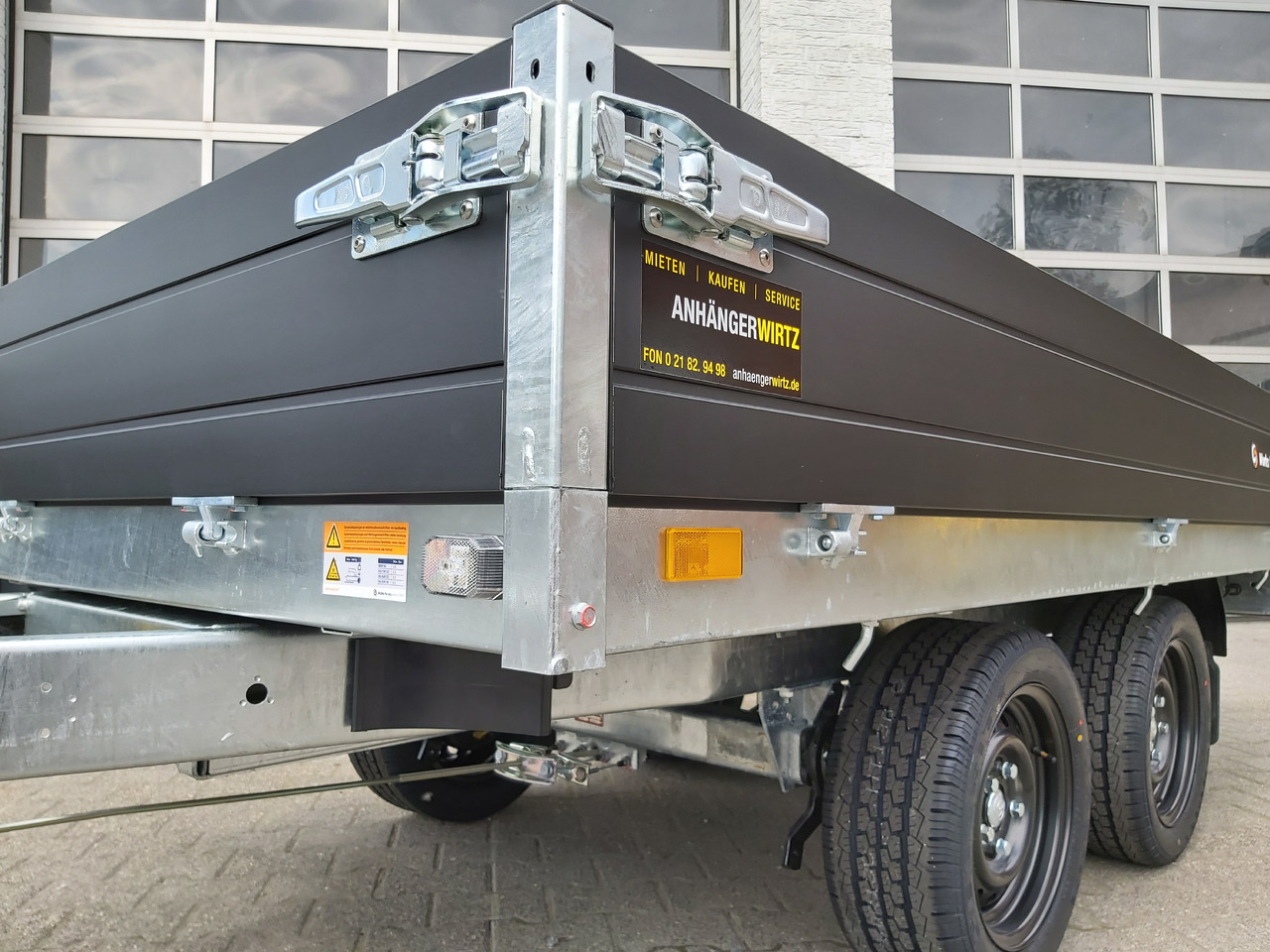 Saris Kipper K1 276 150 2000 2 E 276x150x30cm Elektro black Edition 13" 2000kg - Tipper trailer: picture 3 Saris Kipper K1 276 150 2000 2 E 276x150x30cm Elektro black Edition 13" 2000kg - Tipper trailer: picture 3