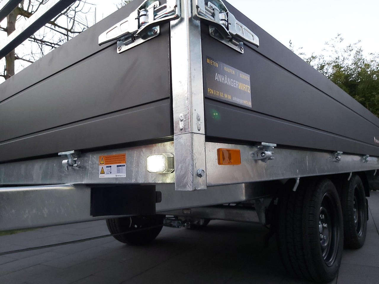 Saris PL 256 150 1500 1 256x150x30cm black Edition LED Beleuchtung 13" 1500kg Online - Dropside/ Flatbed trailer: picture 4 Saris PL 256 150 1500 1 256x150x30cm black Edition LED Beleuchtung 13" 1500kg Online - Dropside/ Flatbed trailer: picture 4