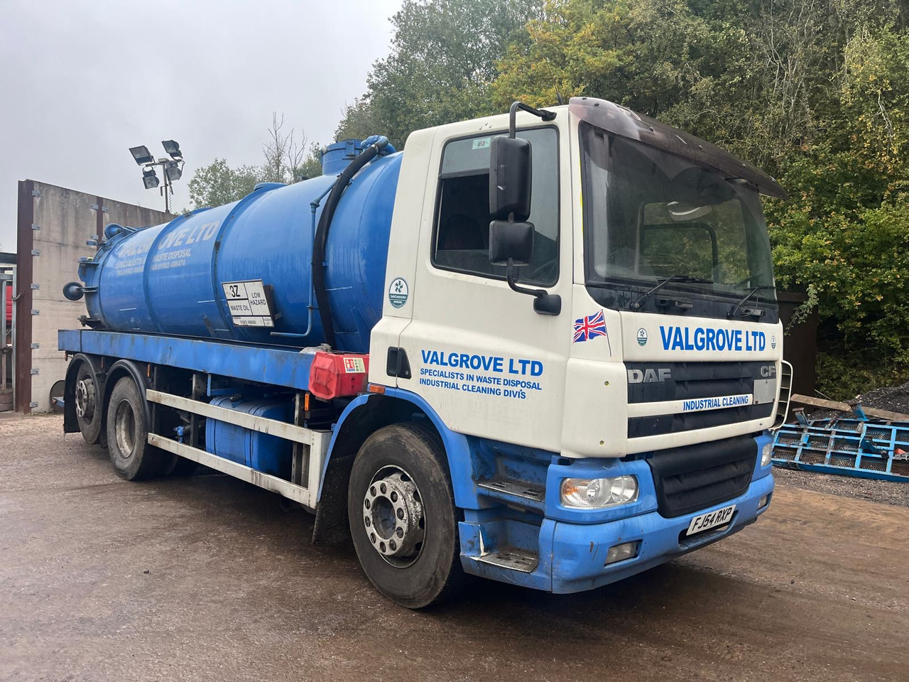 DAF 75 CF - Tank truck: picture 2 DAF 75 CF - Tank truck: picture 2