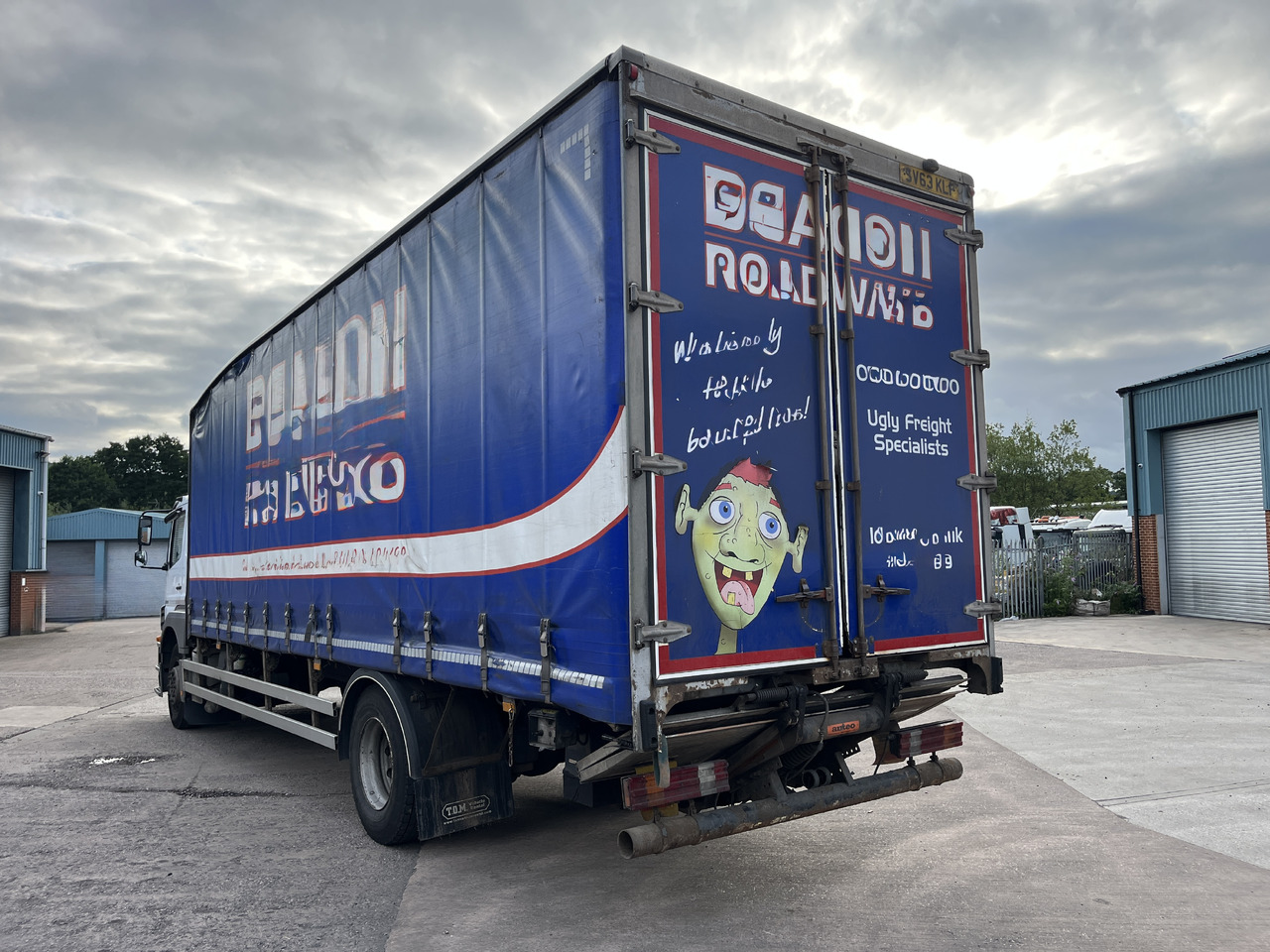 Mercedes Axor 1829 4x2 Curtain side - Curtainsider truck: picture 3 Mercedes Axor 1829 4x2 Curtain side - Curtainsider truck: picture 3