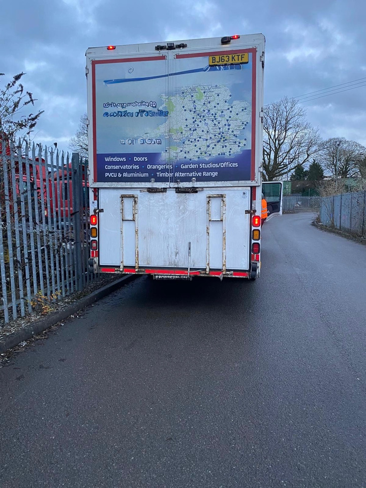 Scania P230 4x2 - Box van: picture 4 Scania P230 4x2 - Box van: picture 4