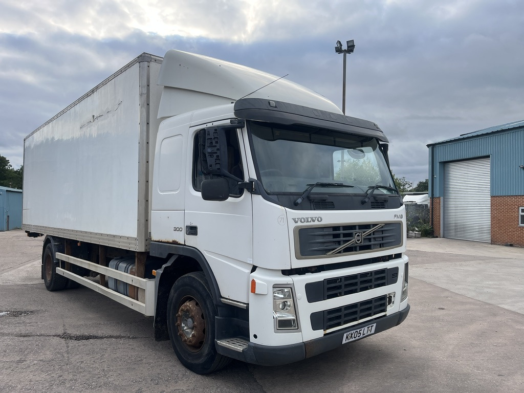 Volvo FM9 300 4x2 Box Van - Box van: picture 2 Volvo FM9 300 4x2 Box Van - Box van: picture 2