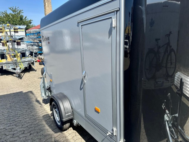 Cheval Liberte Debon Roadster 300, C300 Sandwich + Türe 1300 kg, 100 km/h, 300x155x190cm - Closed box trailer: picture 3 Cheval Liberte Debon Roadster 300, C300 Sandwich + Türe 1300 kg, 100 km/h, 300x155x190cm - Closed box trailer: picture 3