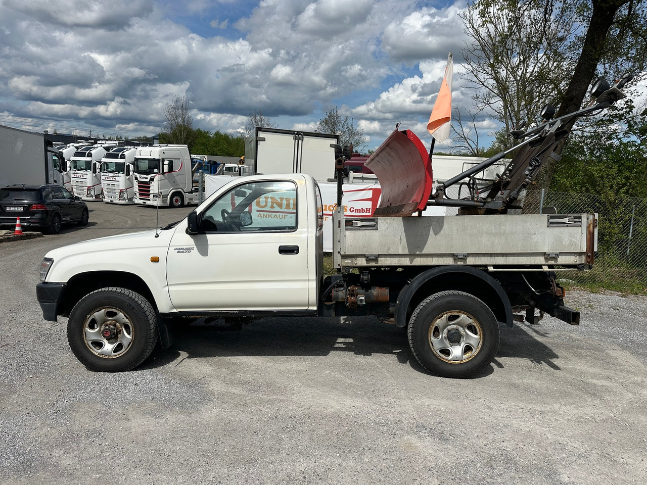 TOYOTA Hilux 4WD 4x4 Winterdienst Kipper - Tipper van: picture 2 TOYOTA Hilux 4WD 4x4 Winterdienst Kipper - Tipper van: picture 2