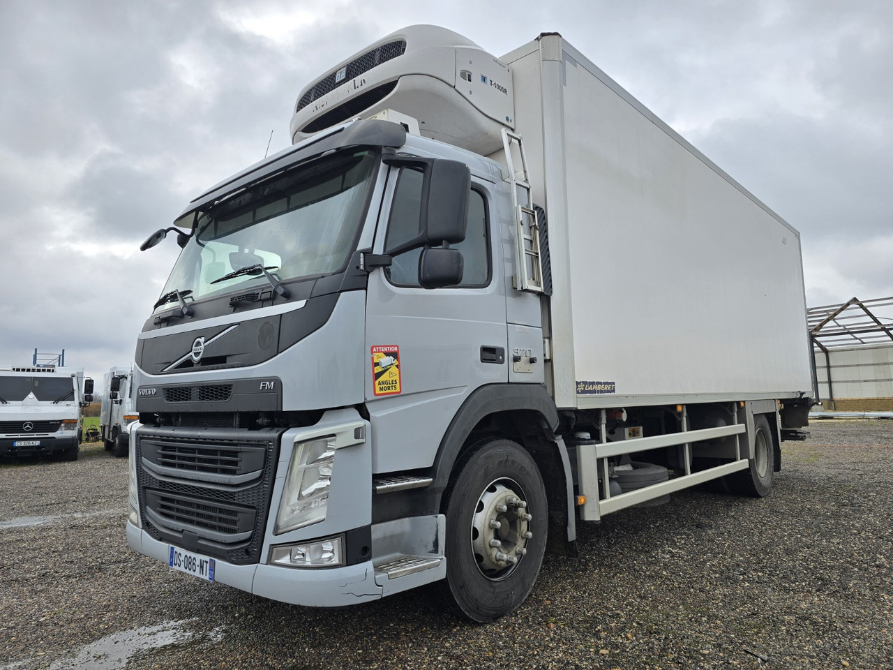 VOLVO FM 370 - ThermoKing - meat Rail - Refrigerator truck: picture 1 VOLVO FM 370 - ThermoKing - meat Rail - Refrigerator truck: picture 1