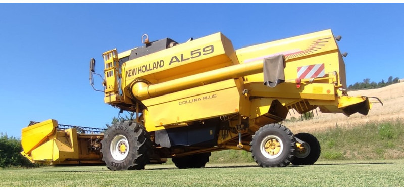 New Holland AL 59 - Combine harvester: picture 1 New Holland AL 59 - Combine harvester: picture 1
