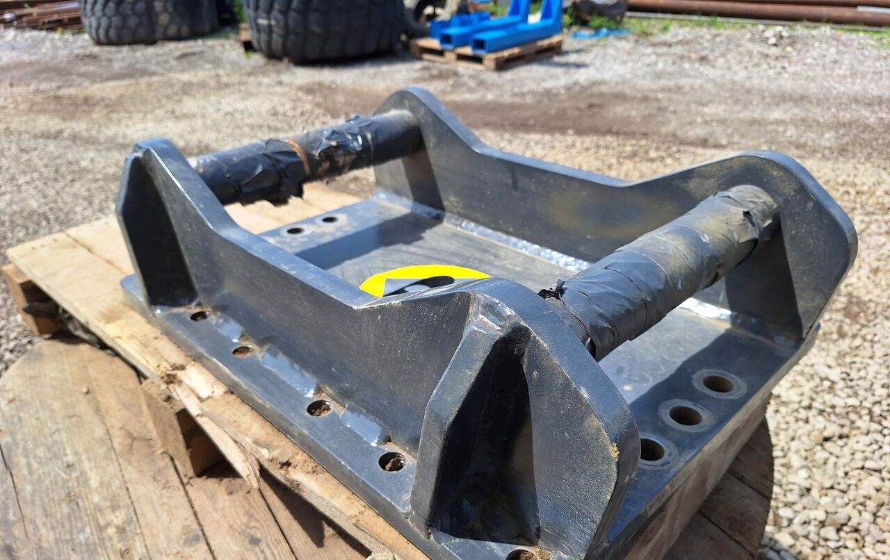 Breaker BAT140 attachment plate S60 for hydraulic breaker - Quick coupler: picture 5 Breaker BAT140 attachment plate S60 for hydraulic breaker - Quick coupler: picture 5