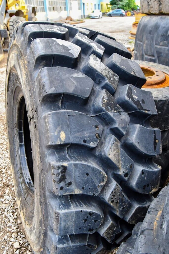 Wheel and tire package Goodyear 20.5R25: picture 8