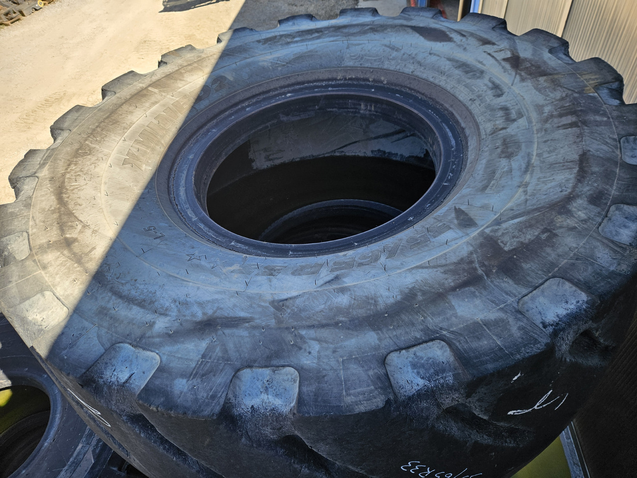 MICHELIN XMINE D2, 35/65R33 - Tire for Wheel loader: picture 1 MICHELIN XMINE D2, 35/65R33 - Tire for Wheel loader: picture 1