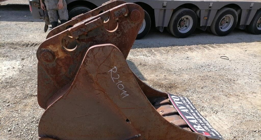Narrow digging bucket 800 mm - Excavator bucket: picture 4 Narrow digging bucket 800 mm - Excavator bucket: picture 4