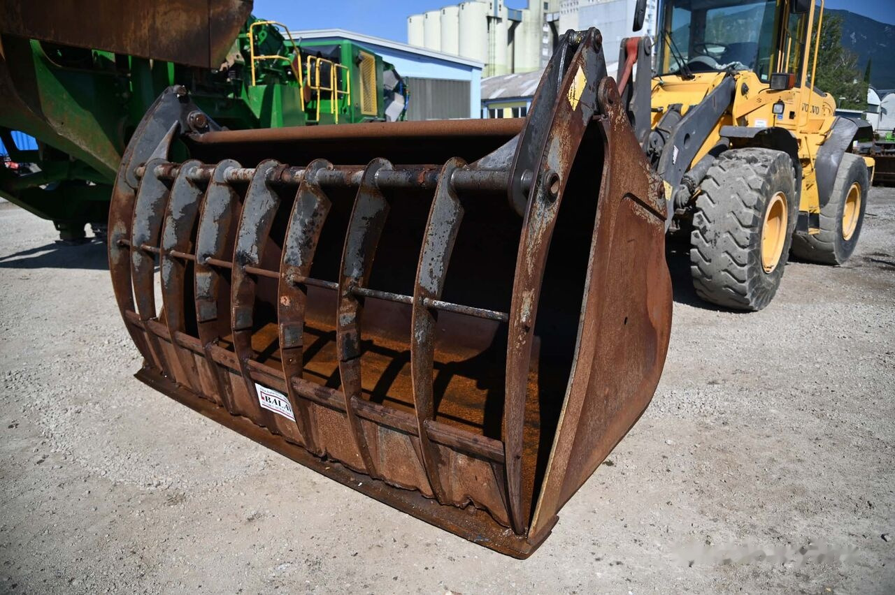 Trevi Benne Loader bucket 3000 mm - Loader bucket: picture 2 Trevi Benne Loader bucket 3000 mm - Loader bucket: picture 2