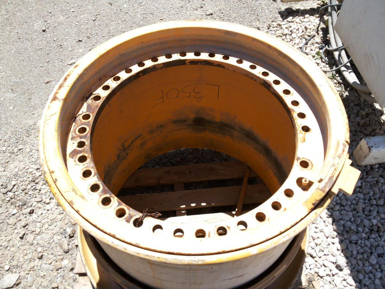 VOLVO L350F - Rim: picture 2 VOLVO L350F - Rim: picture 2