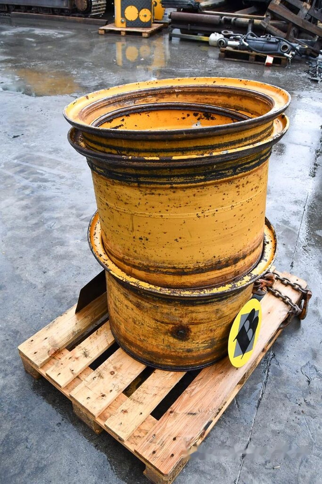 Volvo 4400, 6300, L90, L90B, L70 - Rim: picture 3 Volvo 4400, 6300, L90, L90B, L70 - Rim: picture 3