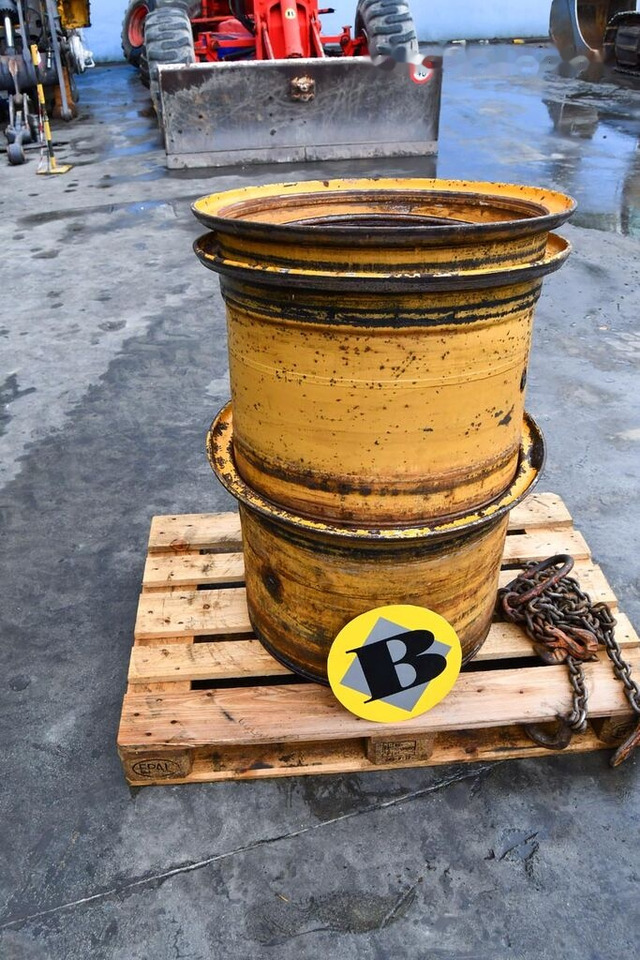 Volvo 4400, 6300, L90, L90B, L70 - Rim: picture 2 Volvo 4400, 6300, L90, L90B, L70 - Rim: picture 2