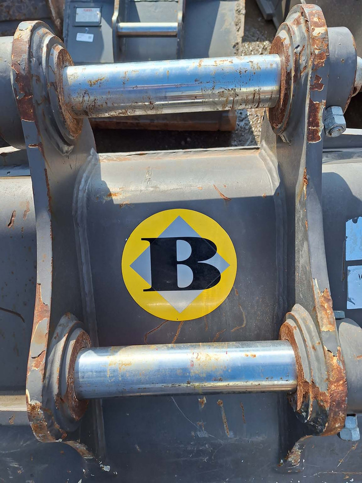 Volvo digging bucket 1100 mm - Excavator bucket: picture 2 Volvo digging bucket 1100 mm - Excavator bucket: picture 2