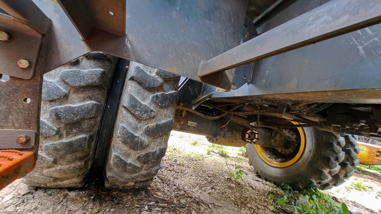 Volvo front axle 14693936 for Volvo EWR150E, EW180E, EWR170E, EW200E MH, EW160E - Front axle for Excavator: picture 1 Volvo front axle 14693936 for Volvo EWR150E, EW180E, EWR170E, EW200E MH, EW160E - Front axle for Excavator: picture 1