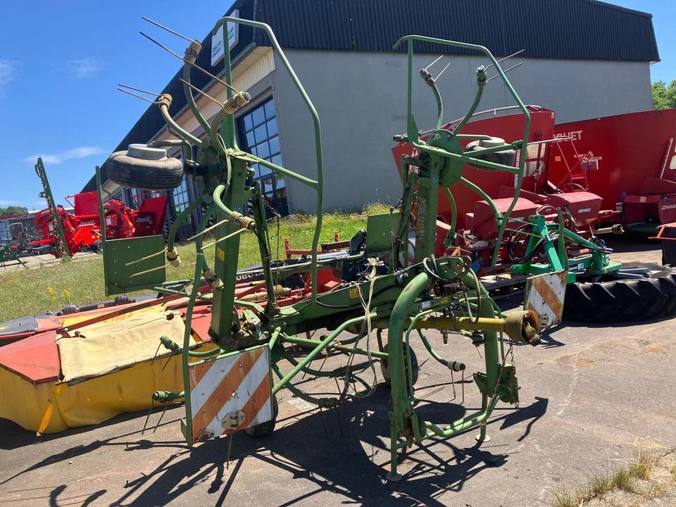 Krone KW 5.50 Wender, Heuer, Zetter hydr. Grenzstreueinrichtung - Tedder/ Rake: picture 2 Krone KW 5.50 Wender, Heuer, Zetter hydr. Grenzstreueinrichtung - Tedder/ Rake: picture 2