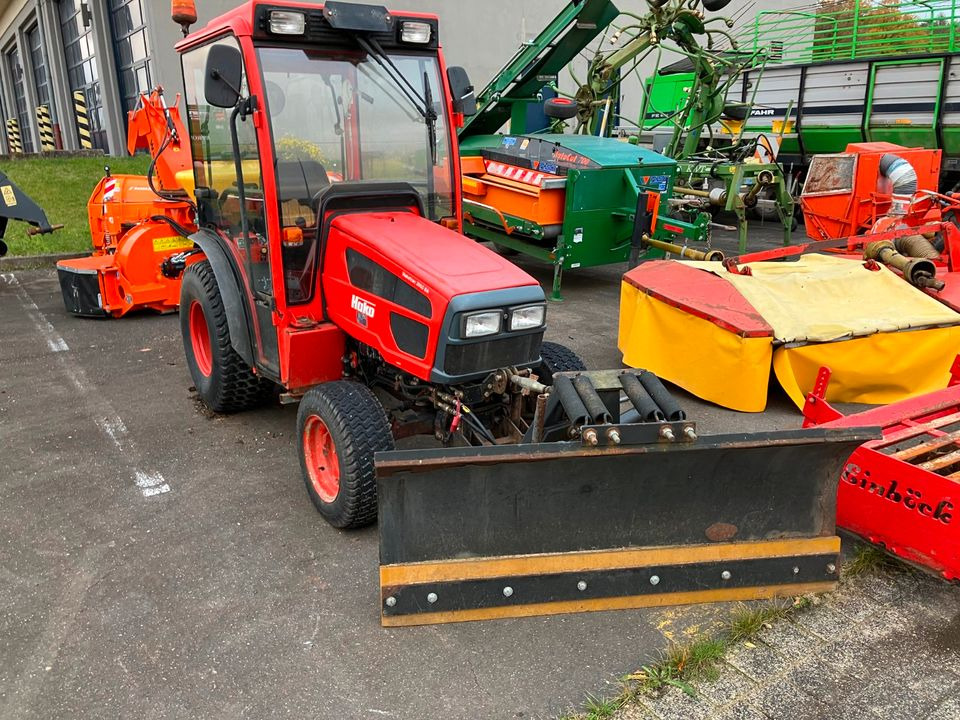 Winterdienst Hakotrac 3000DA Schneeschild Salzstreuer - Farm tractor, Municipal/ Special vehicle: picture 1 Winterdienst Hakotrac 3000DA Schneeschild Salzstreuer - Farm tractor, Municipal/ Special vehicle: picture 1
