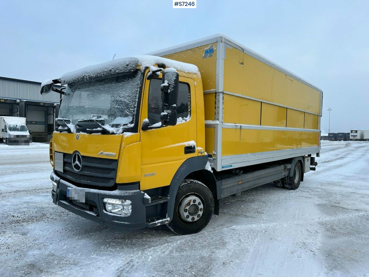 Box truck Mercedes Benz Atego 1523 with high and sinkable roof - Box truck: picture 1 Box truck Mercedes Benz Atego 1523 with high and sinkable roof - Box truck: picture 1
