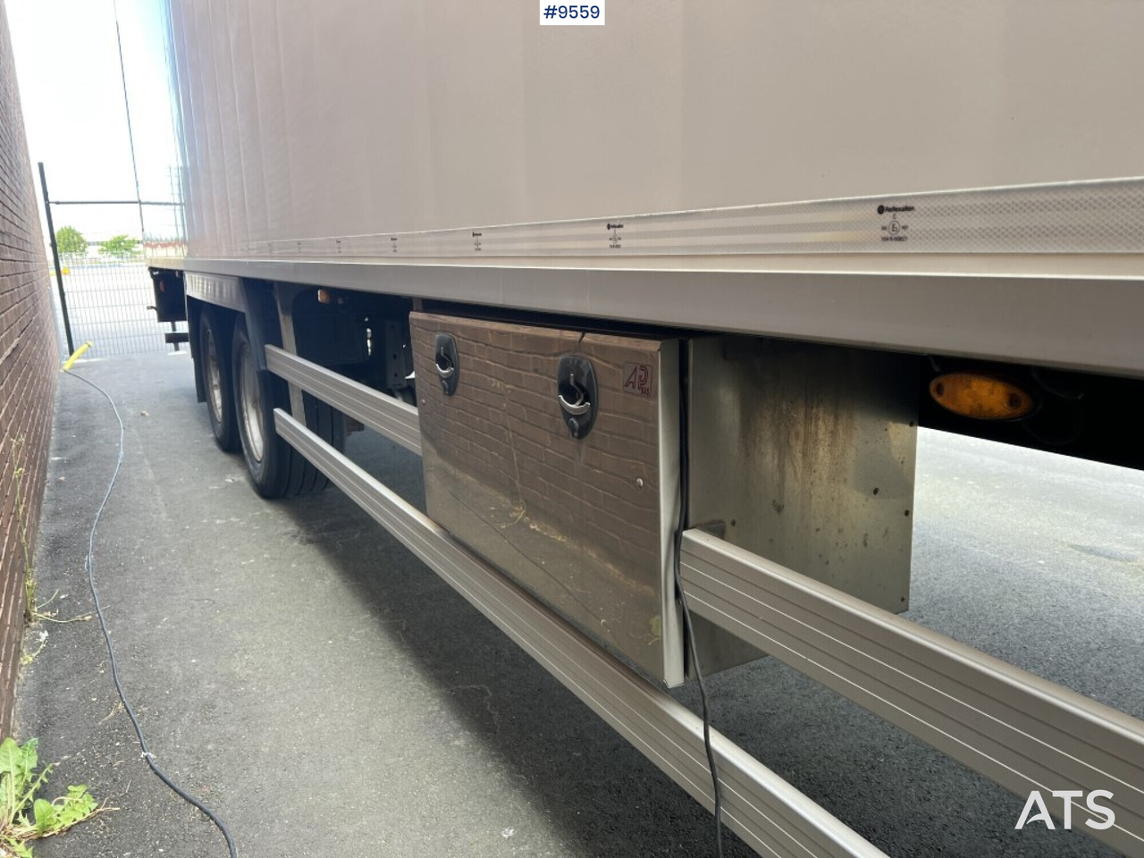 Closed box trailer Container trailer Chereau CSD2 with Dolly: picture 13