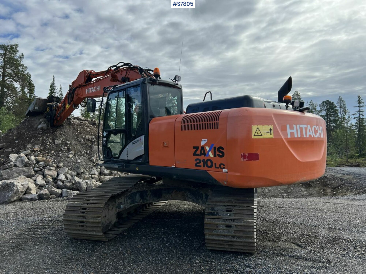 Excavator Hitachi ZX 210 LC-5B New tracks - Crawler excavator: picture 1 Excavator Hitachi ZX 210 LC-5B New tracks - Crawler excavator: picture 1
